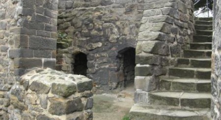 jenstejn-vodni-hrad-a-zricenina